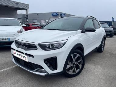 Voir le détail de l'offre de cette KIA Stonic 1.0 T-GDi 120ch MHEV GT Line iBVM6 de 2022 en vente à partir de 272.9 €  / mois